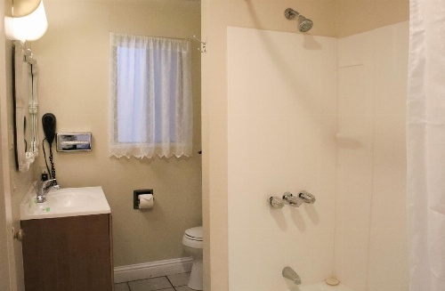 Carmel Resort Inn image 1